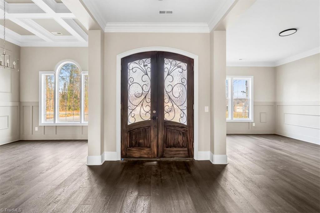 5124 Mockingbird - Grand Foyer